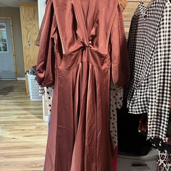 Dainty Jewells dress Midi - Picture 2 of 4